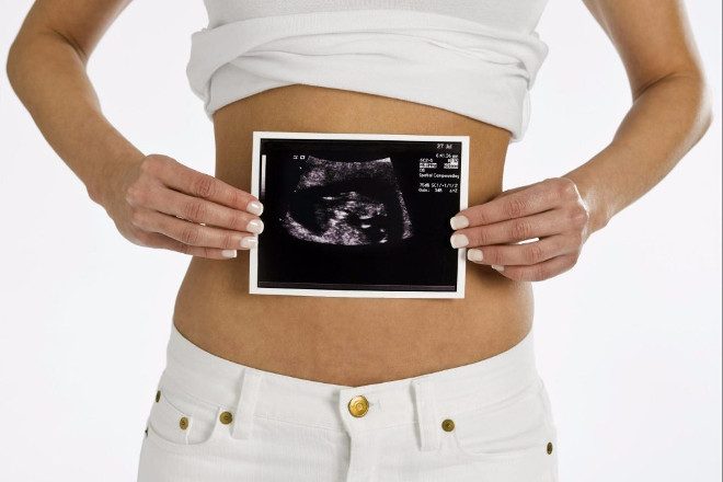 Cum se desfășoară prima consultație prenatală?